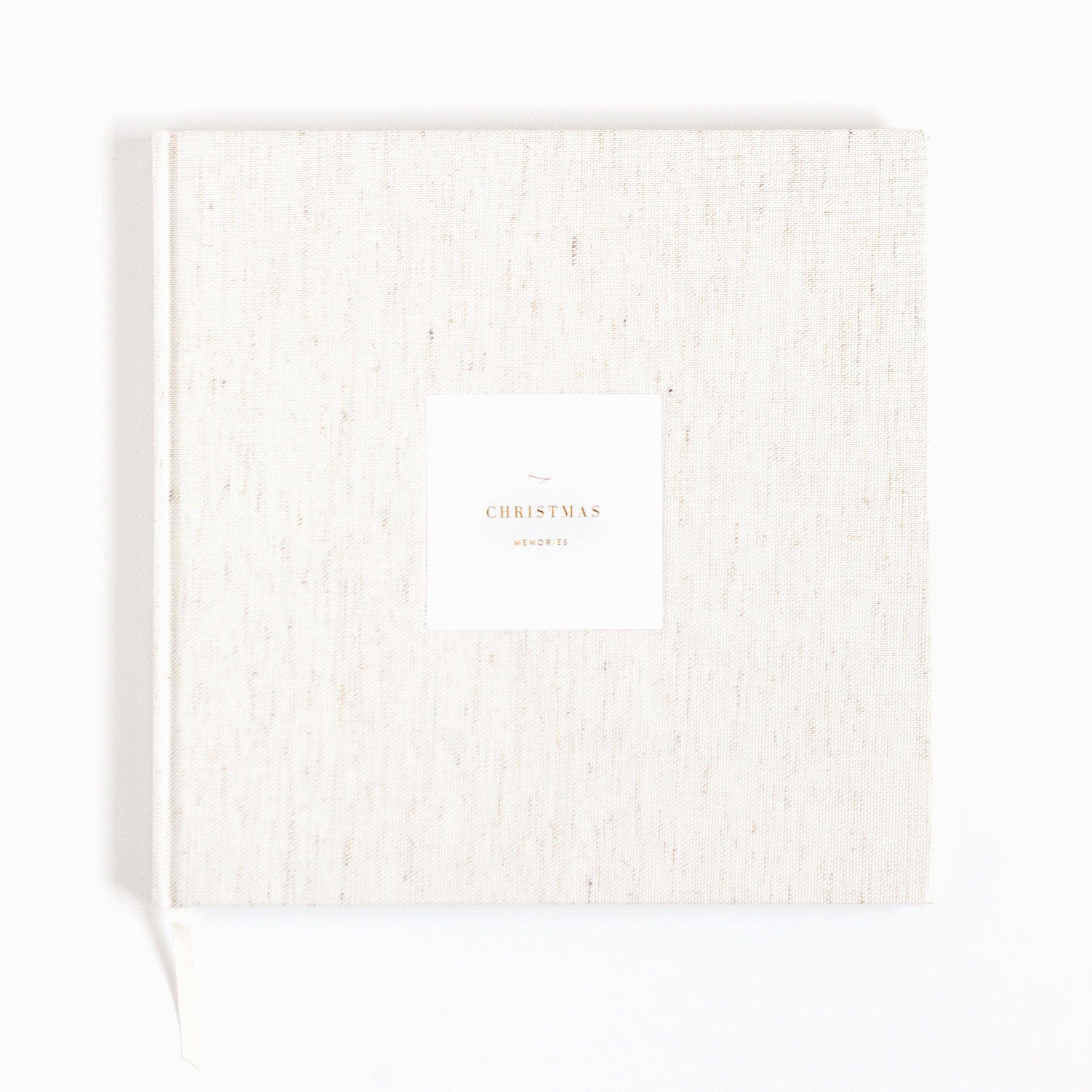 Our Christmas Memories: A Family Traditions Keepsake Gift